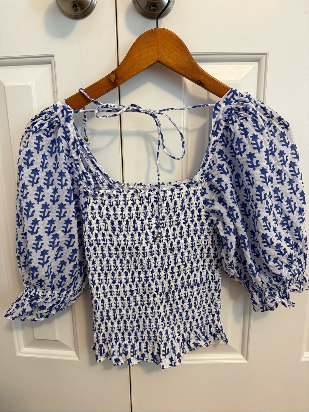 Oliphant Top Womens XS Smocked Top Floral Blue White - Picture 4 of 10